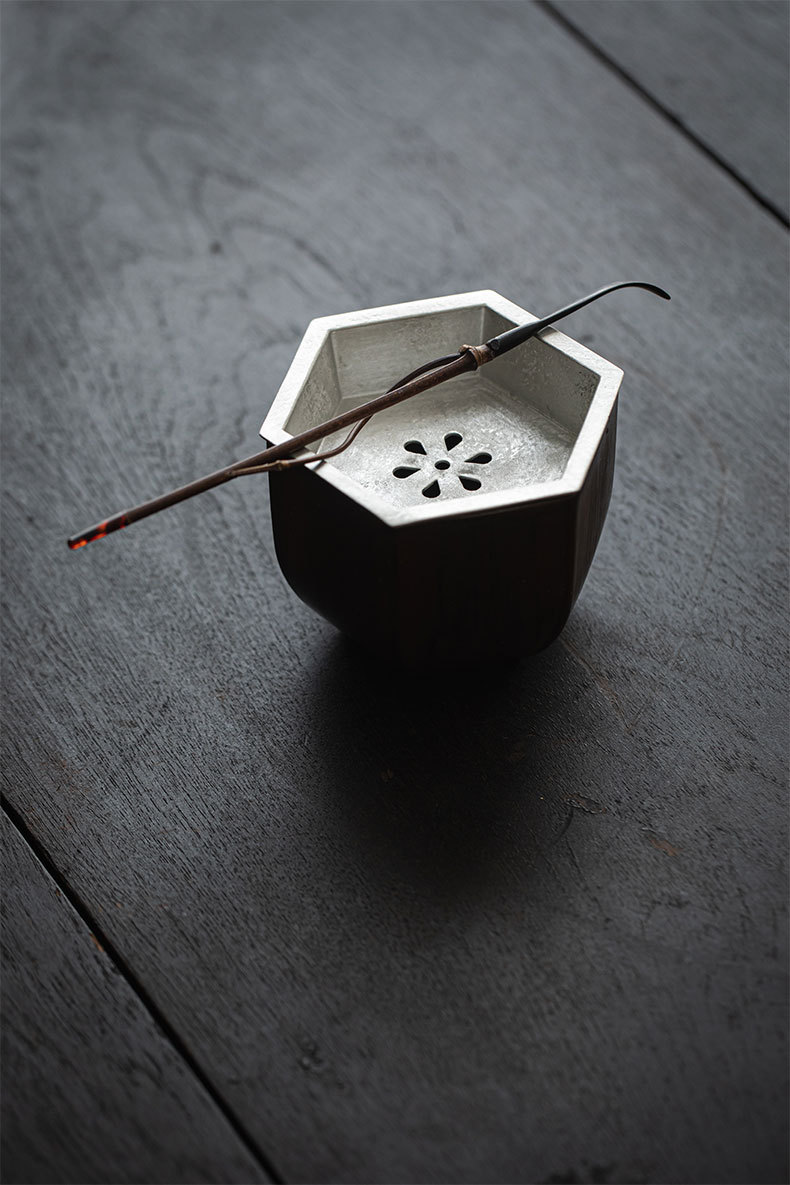 Wabisabi Style Ceramic Hexgonal Tea Basin With Tin Cover3 Wabisabi Style Ceramic Hexgonal Tea Basin With Tin Cover