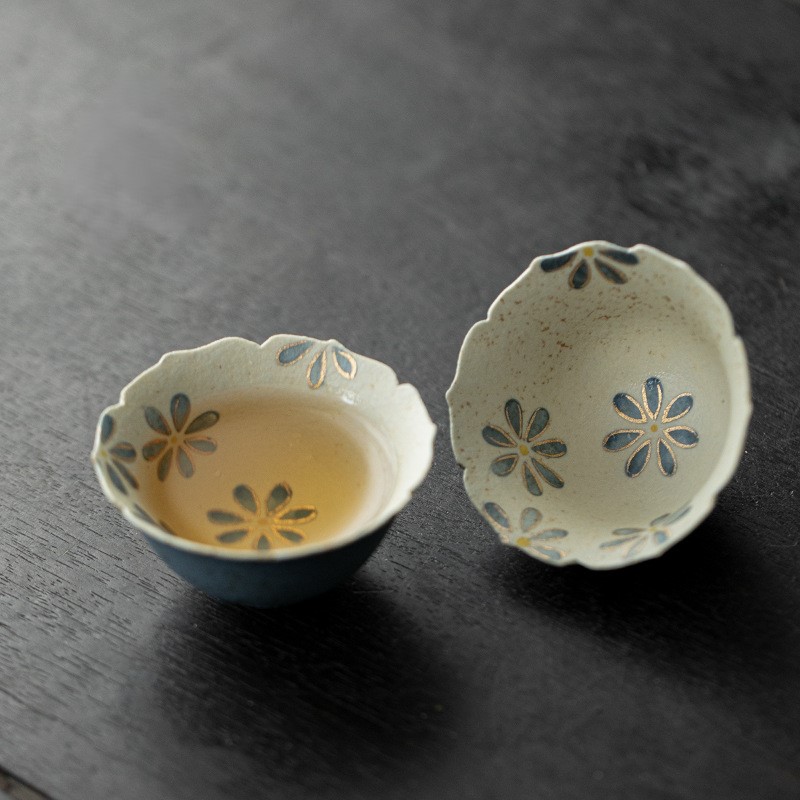 880 (10) Elegant Ceramic Daisy Flower 90ml Travel TeaSet
