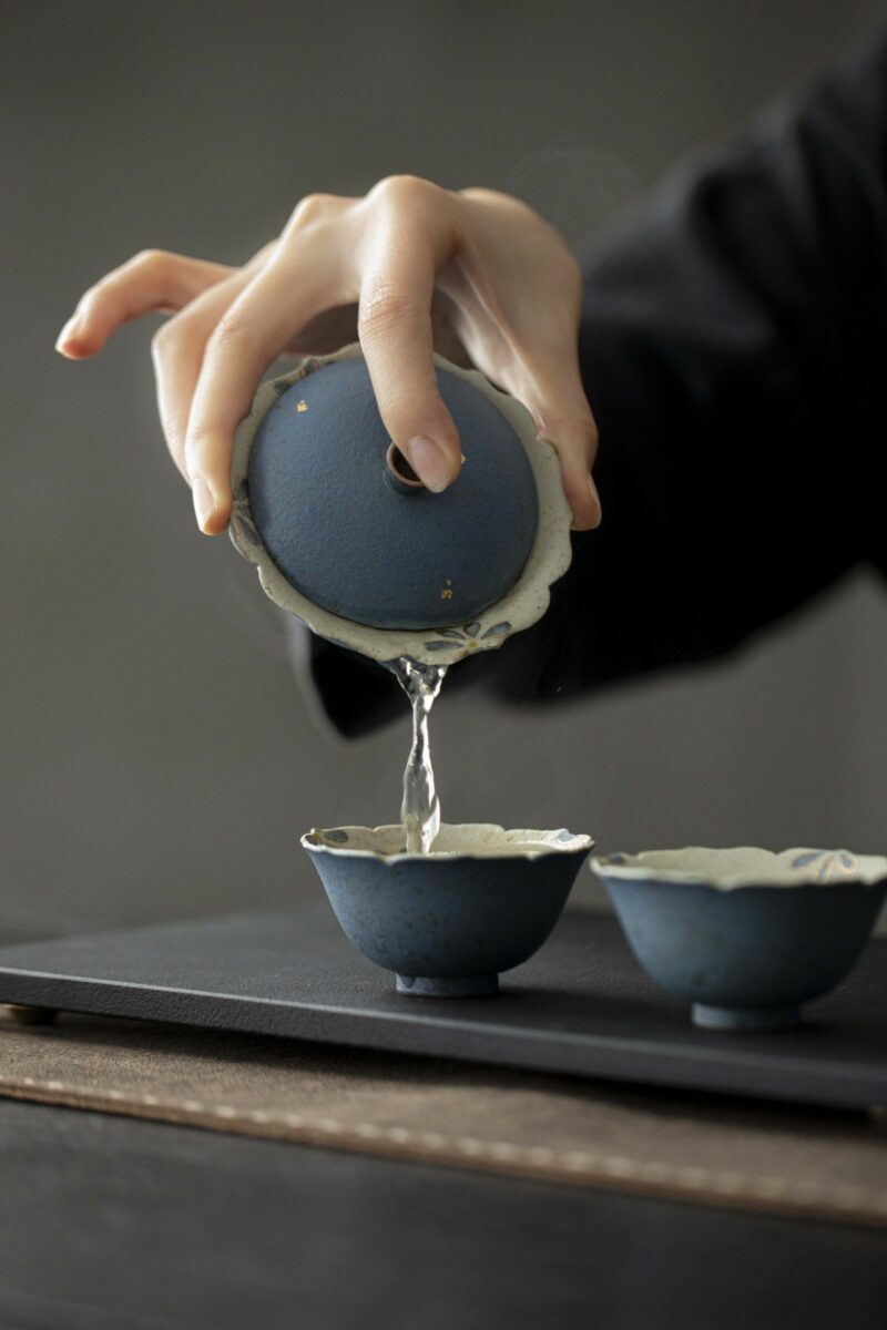 880 (16) Elegant Ceramic Daisy Flower 90ml Travel TeaSet