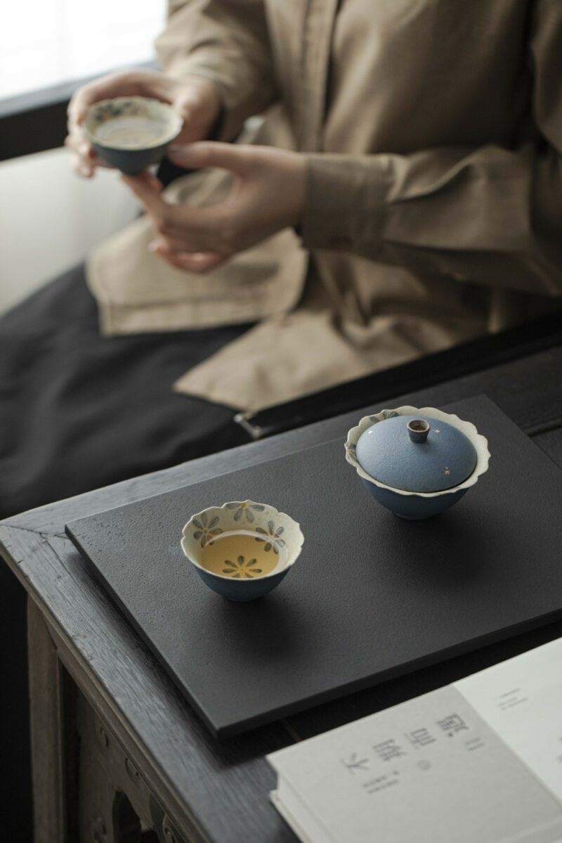 880 (2) Elegant Ceramic Daisy Flower 90ml Travel TeaSet