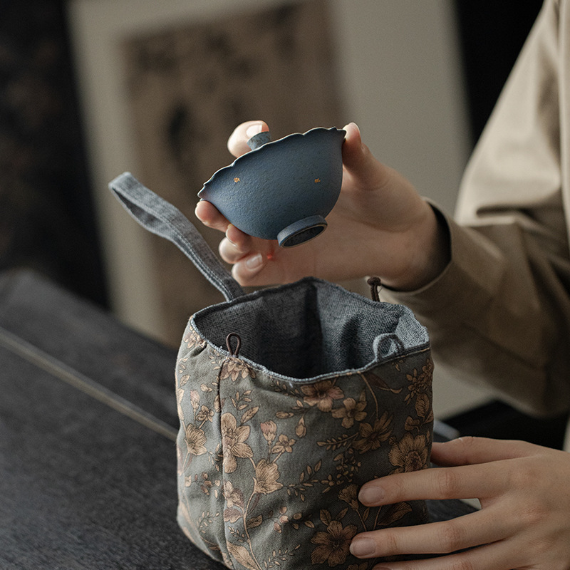 880 (4) Elegant Ceramic Daisy Flower 90ml Travel TeaSet