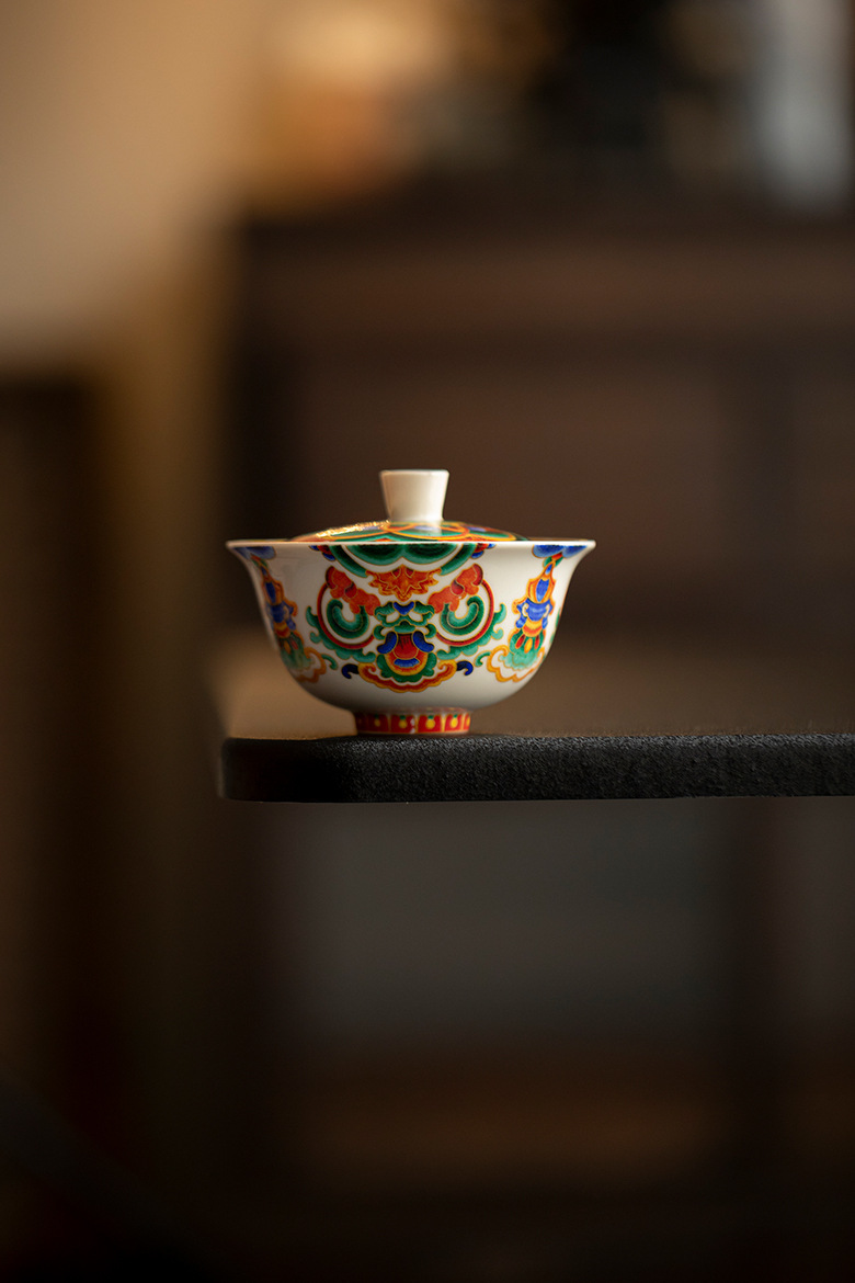 887 (1) Elegant Ceramic Thangka Pattern 120ml Gaiwan