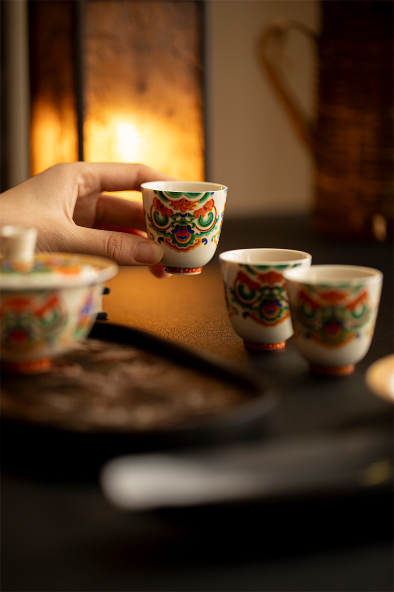 887 (13) Elegant Ceramic Thangka Pattern 120ml Gaiwan