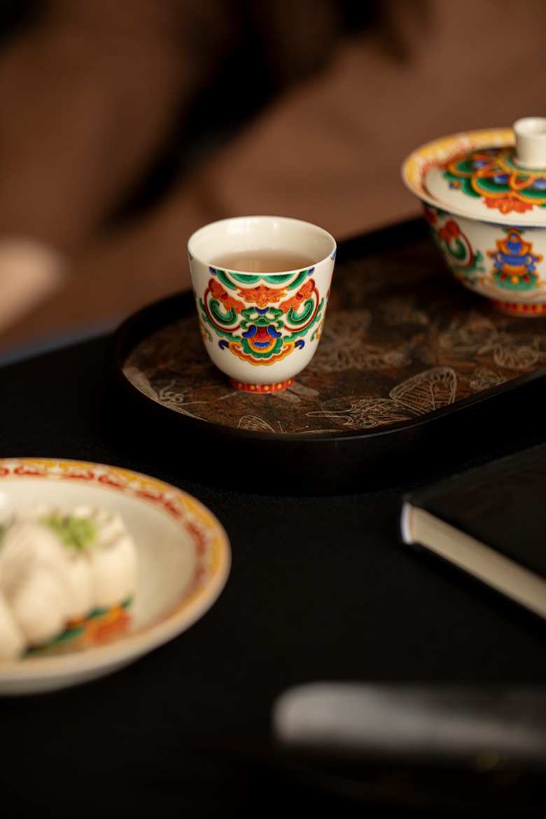 887 (14) Elegant Ceramic Thangka Pattern 120ml Gaiwan