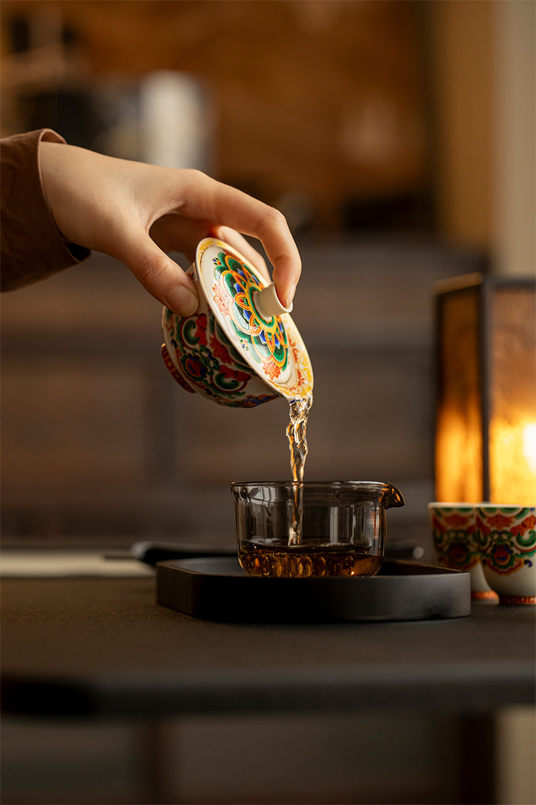 887 (21) Elegant Ceramic Thangka Pattern 120ml Gaiwan