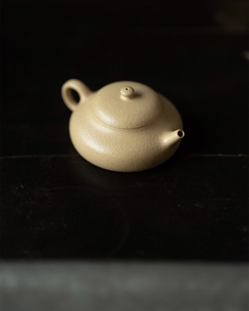 Li Pi Lvni Jing Le 140ml Yixing Teapot