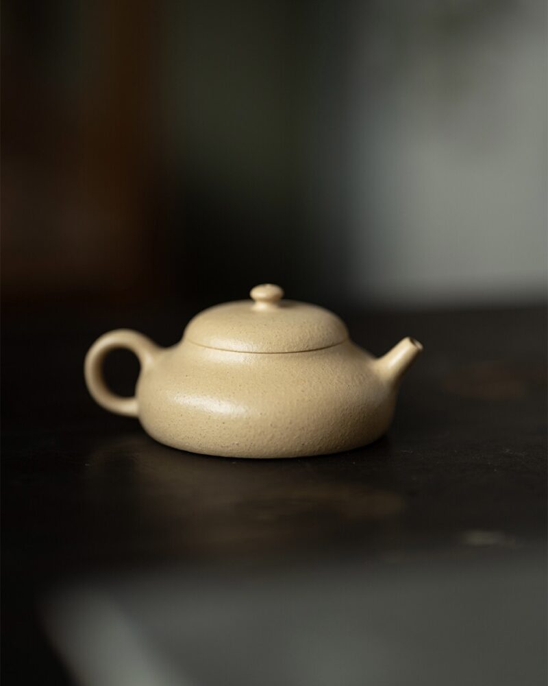 Li Pi Lvni Jing Le 140ml Yixing Teapot