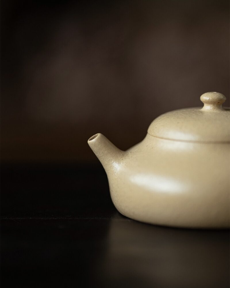 Li Pi Lvni Jing Le 140ml Yixing Teapot