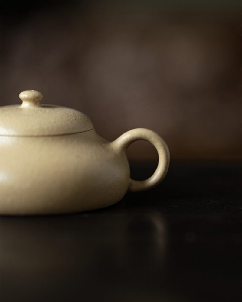 Li Pi Lvni Jing Le 140ml Yixing Teapot