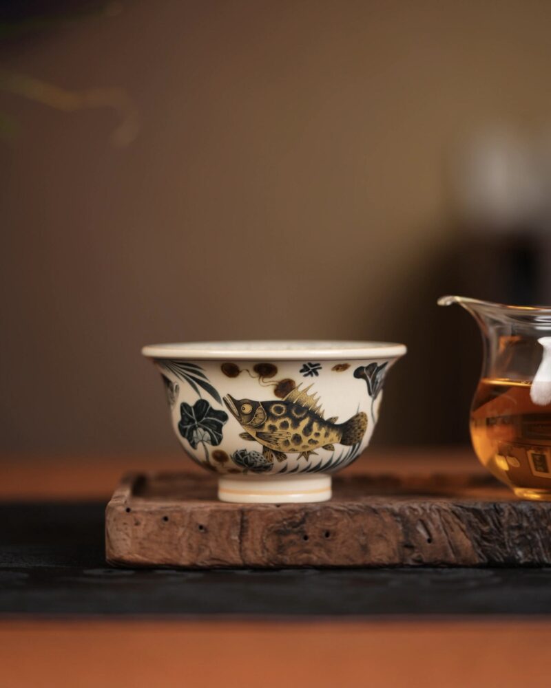 Gold Painting Qinghua Hand-painted Ceramic Fish and Algae 120ml Host Tea Cup