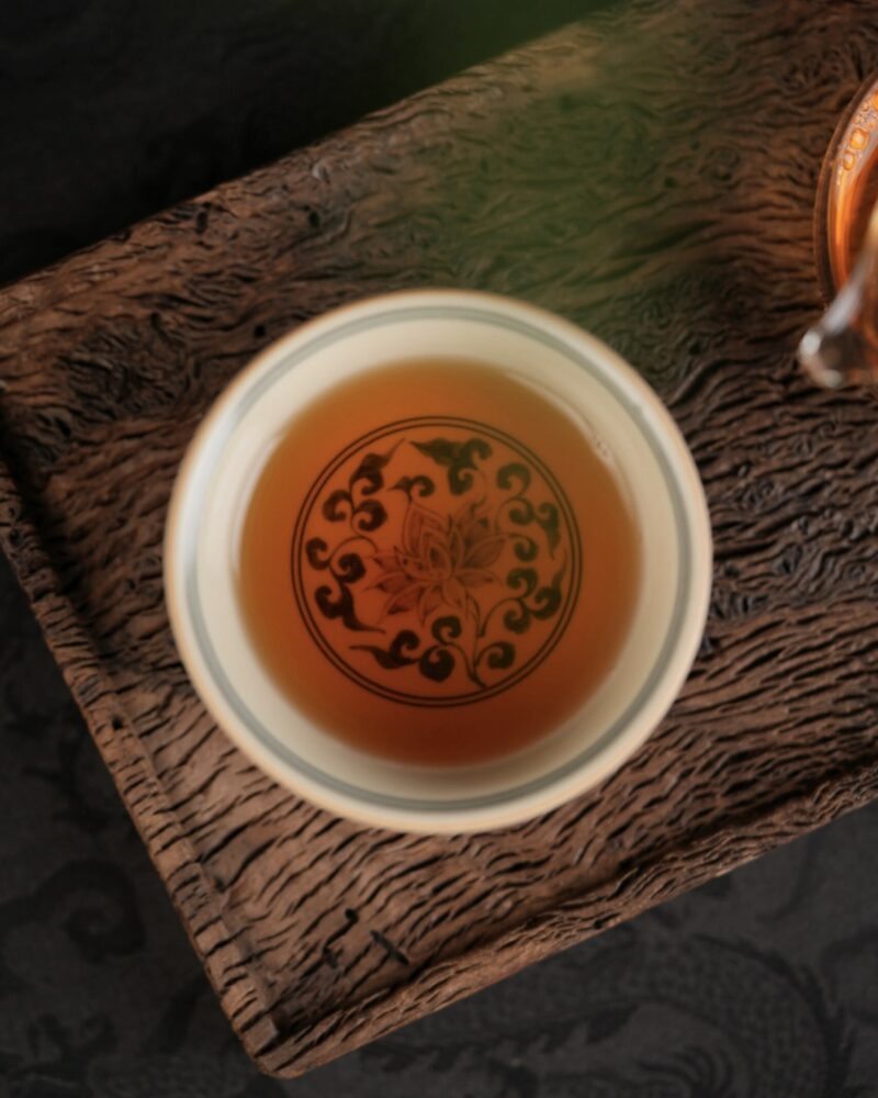 Hand-painted Underglaze Golden Ceramic Twined Lotus 80ml Host Tea Cup