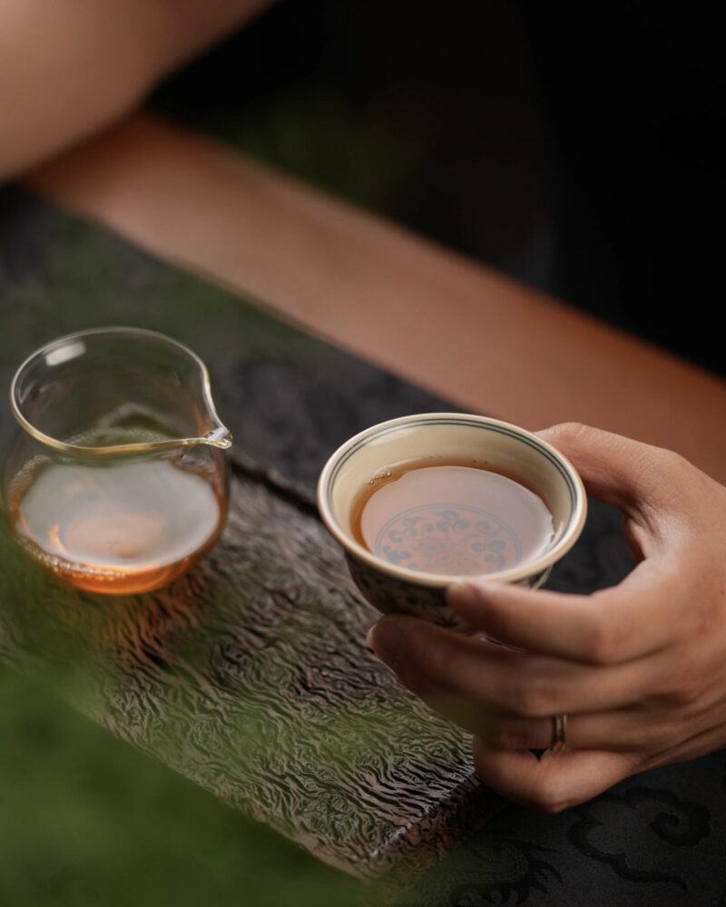 Hand-painted Underglaze Golden Ceramic Twined Lotus 80ml Host Tea Cup