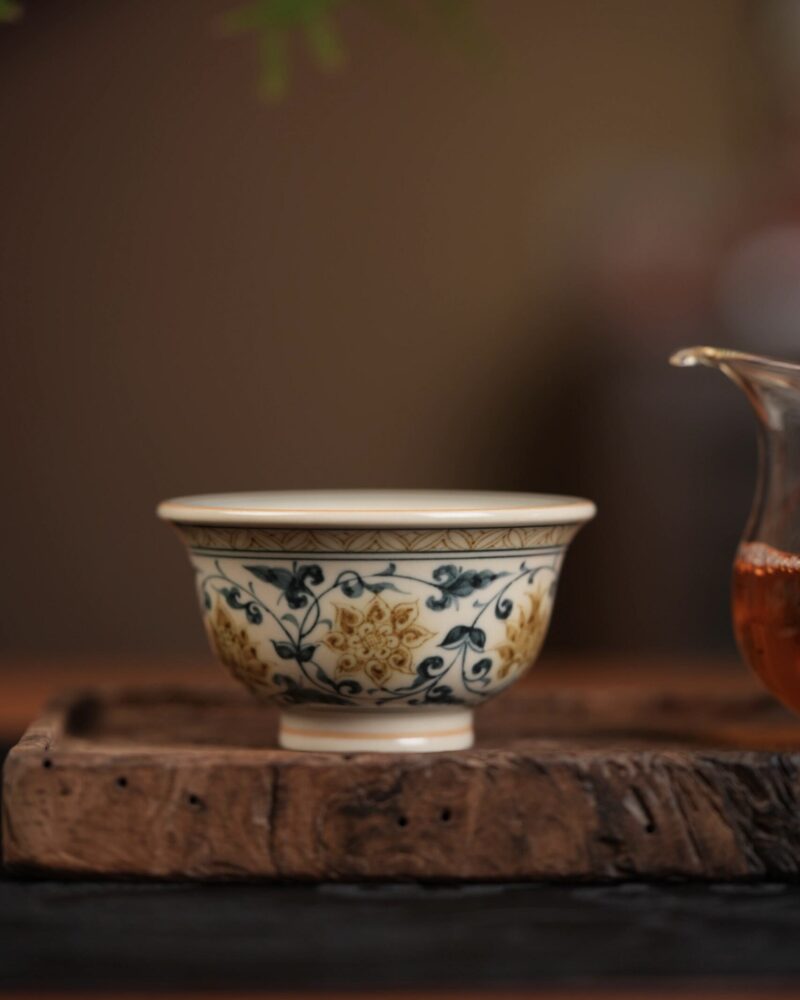 Hand-painted Underglaze Golden Ceramic Twined Lotus 80ml Host Tea Cup