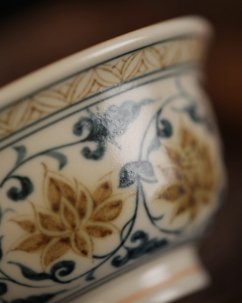 Hand-painted Underglaze Golden Ceramic Twined Lotus 80ml Host Tea Cup