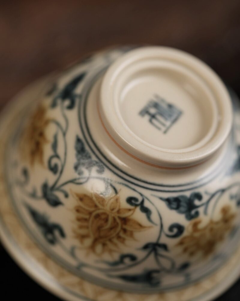 Hand-painted Underglaze Golden Ceramic Twined Lotus 80ml Host Tea Cup