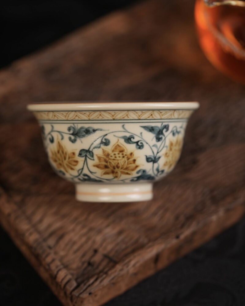 Hand-painted Underglaze Golden Ceramic Twined Lotus 80ml Host Tea Cup