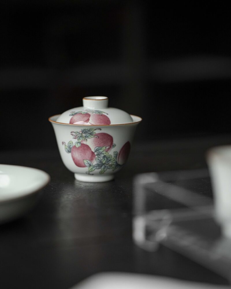 Vintage Style Ceramic Longevity Peach Decal 100ml Gaiwan10 Vintage Style Ceramic Longevity Peach Decal 100ml Gaiwan