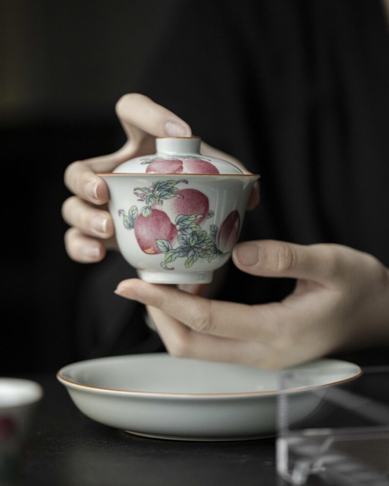 Vintage Style Ceramic Longevity Peach Decal 100ml Gaiwan4 Vintage Style Ceramic Longevity Peach Decal 100ml Gaiwan