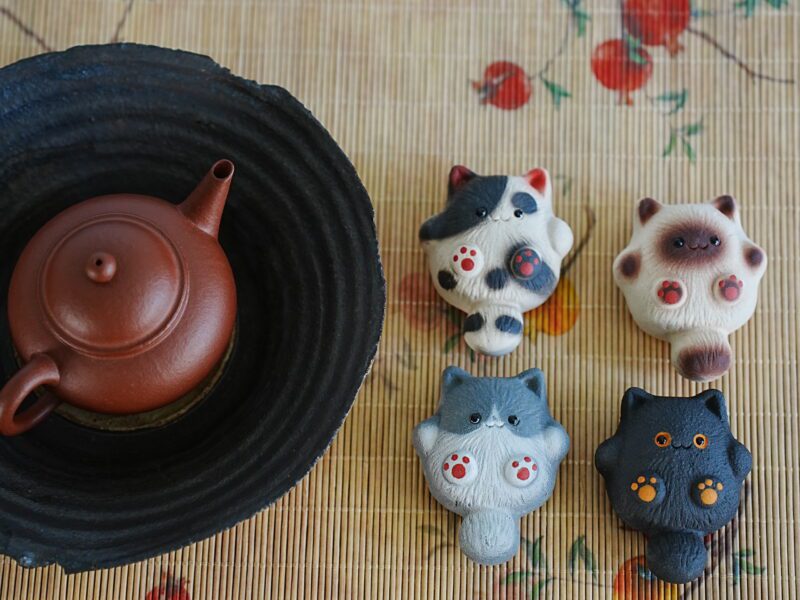 941 (1) Japanese Style Zisha Yixing Clay Kitten teapet