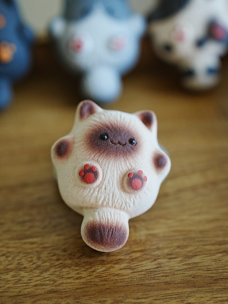 941 (11) Japanese Style Zisha Yixing Clay Kitten teapet