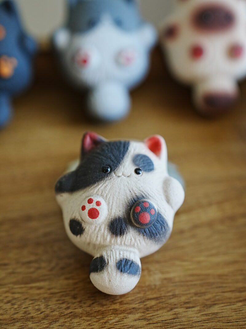 941 (12) Japanese Style Zisha Yixing Clay Kitten teapet