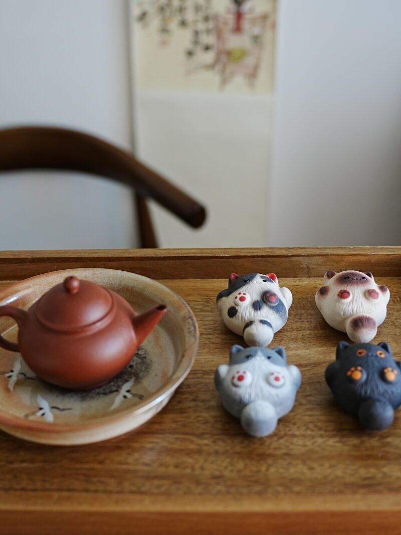 941 (16) Japanese Style Zisha Yixing Clay Kitten teapet