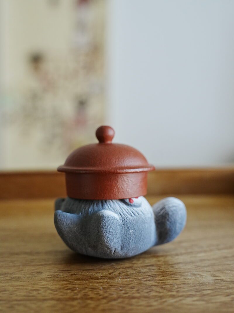941 (19) Japanese Style Zisha Yixing Clay Kitten teapet