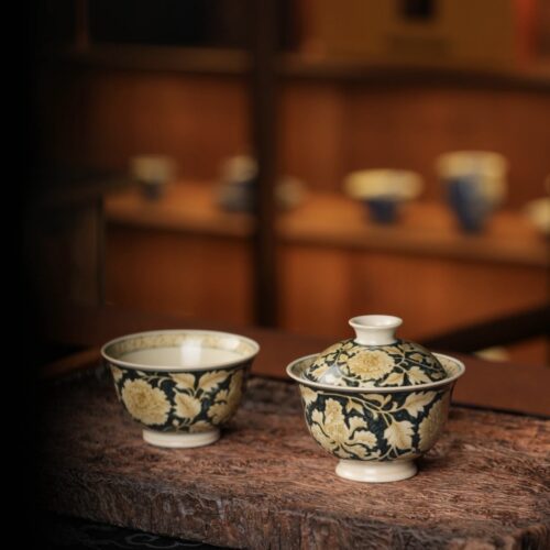 Hand-painted Qinghua Underglaze Golden Ceramic Twined Lotus 130ml Gaiwan Set