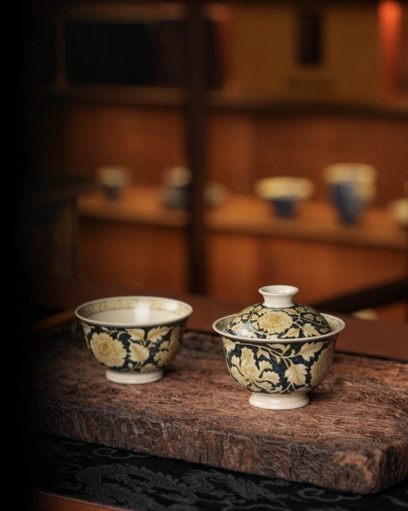 Hand-painted Qinghua Underglaze Golden Ceramic Twined Lotus 130ml Gaiwan1 Hand-painted Qinghua Underglaze Golden Ceramic Twined Lotus 130ml Gaiwan Set