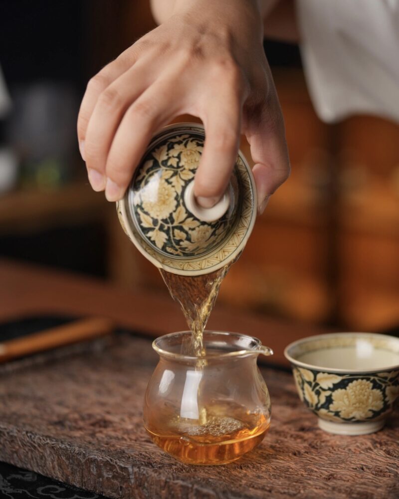 Hand-painted Qinghua Underglaze Golden Ceramic Twined Lotus 130ml Gaiwan2 Hand-painted Qinghua Underglaze Golden Ceramic Twined Lotus 130ml Gaiwan Set