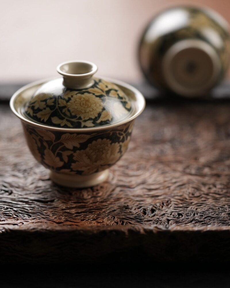 Hand-painted Qinghua Underglaze Golden Ceramic Twined Lotus 130ml Gaiwan4 Hand-painted Qinghua Underglaze Golden Ceramic Twined Lotus 130ml Gaiwan Set