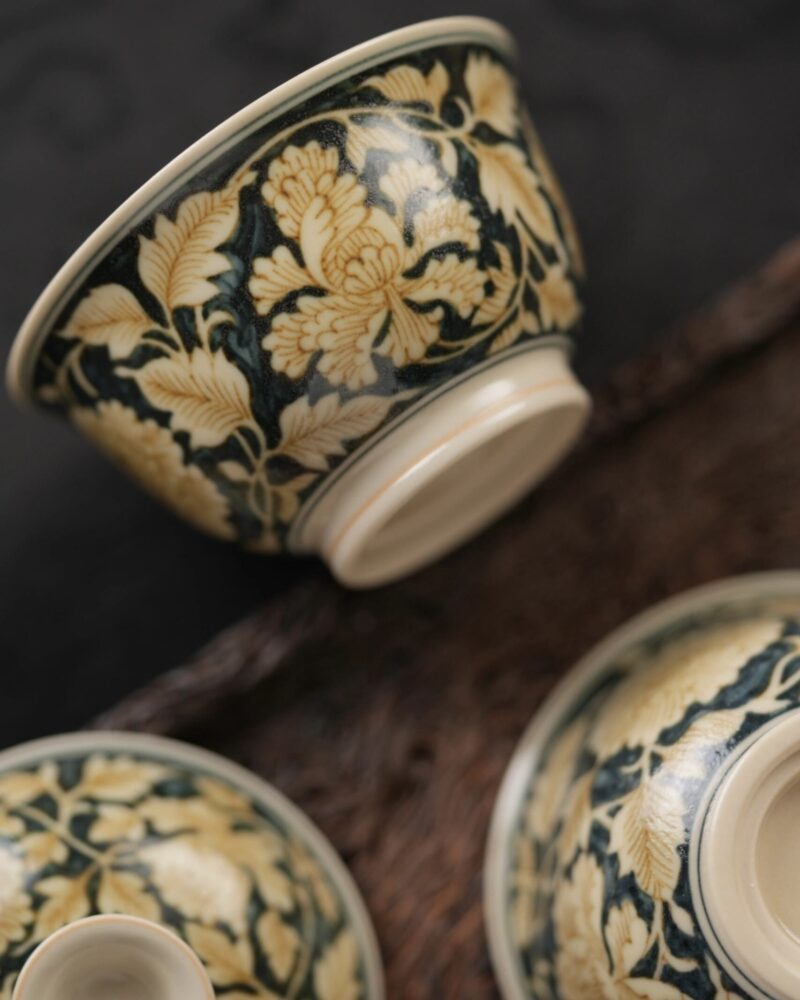 Hand-painted Qinghua Underglaze Golden Ceramic Twined Lotus 130ml Gaiwan5 Hand-painted Qinghua Underglaze Golden Ceramic Twined Lotus 130ml Gaiwan Set