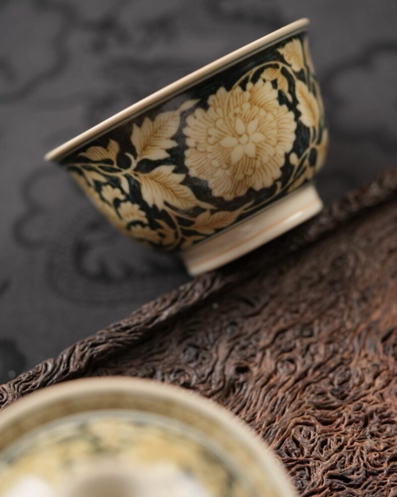 Hand-painted Qinghua Underglaze Golden Ceramic Twined Lotus 130ml Gaiwan7 Hand-painted Qinghua Underglaze Golden Ceramic Twined Lotus 130ml Gaiwan Set