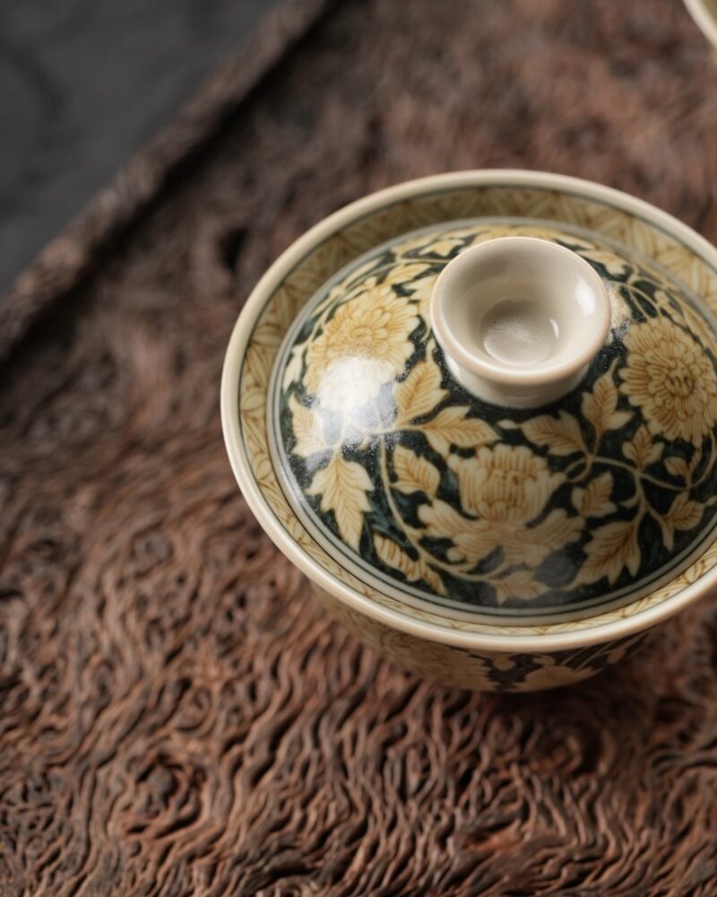 Hand-painted Qinghua Underglaze Golden Ceramic Twined Lotus 130ml Gaiwan8 Hand-painted Qinghua Underglaze Golden Ceramic Twined Lotus 130ml Gaiwan Set