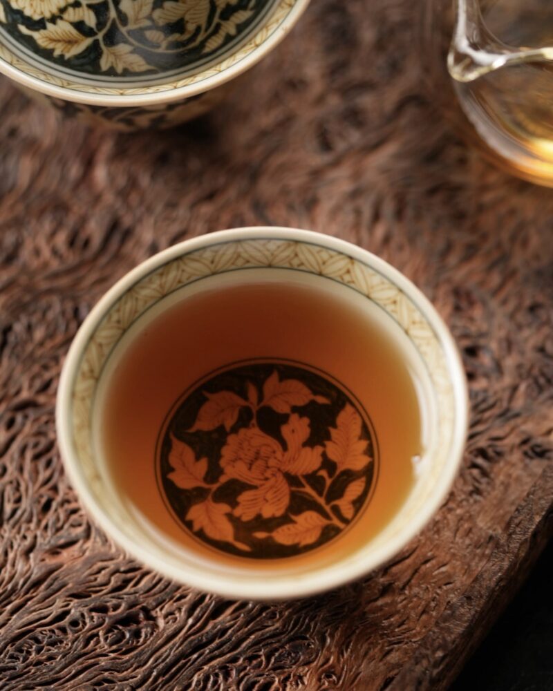 Hand-painted Qinghua Underglaze Golden Ceramic Twined Lotus 130ml Gaiwan9 Hand-painted Qinghua Underglaze Golden Ceramic Twined Lotus 130ml Gaiwan Set