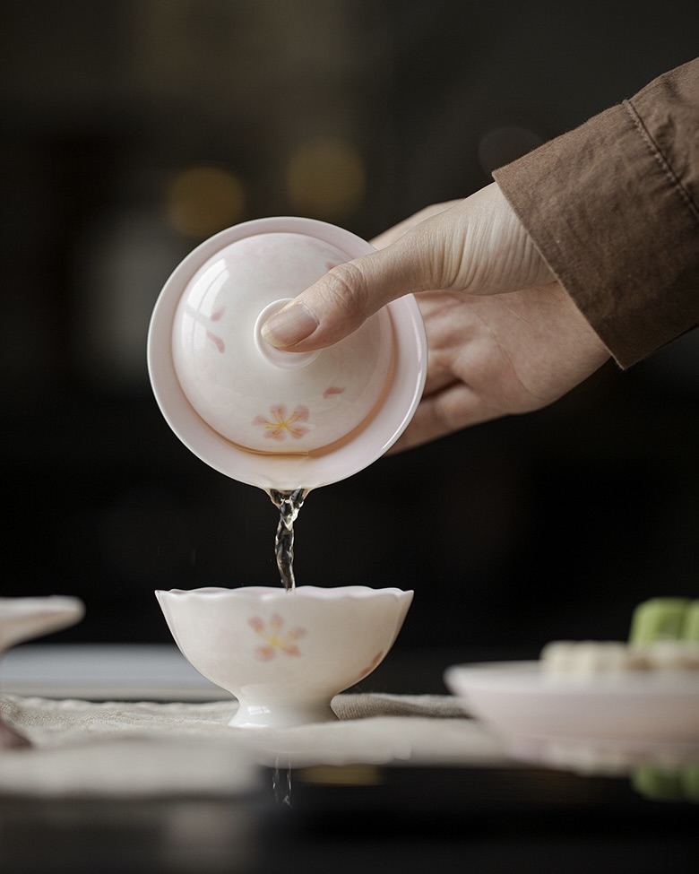 Japanese Style Jade Porcelain Sakura 100ml Gaiwan2 Japanese Style Jade Porcelain Sakura 100ml Gaiwan