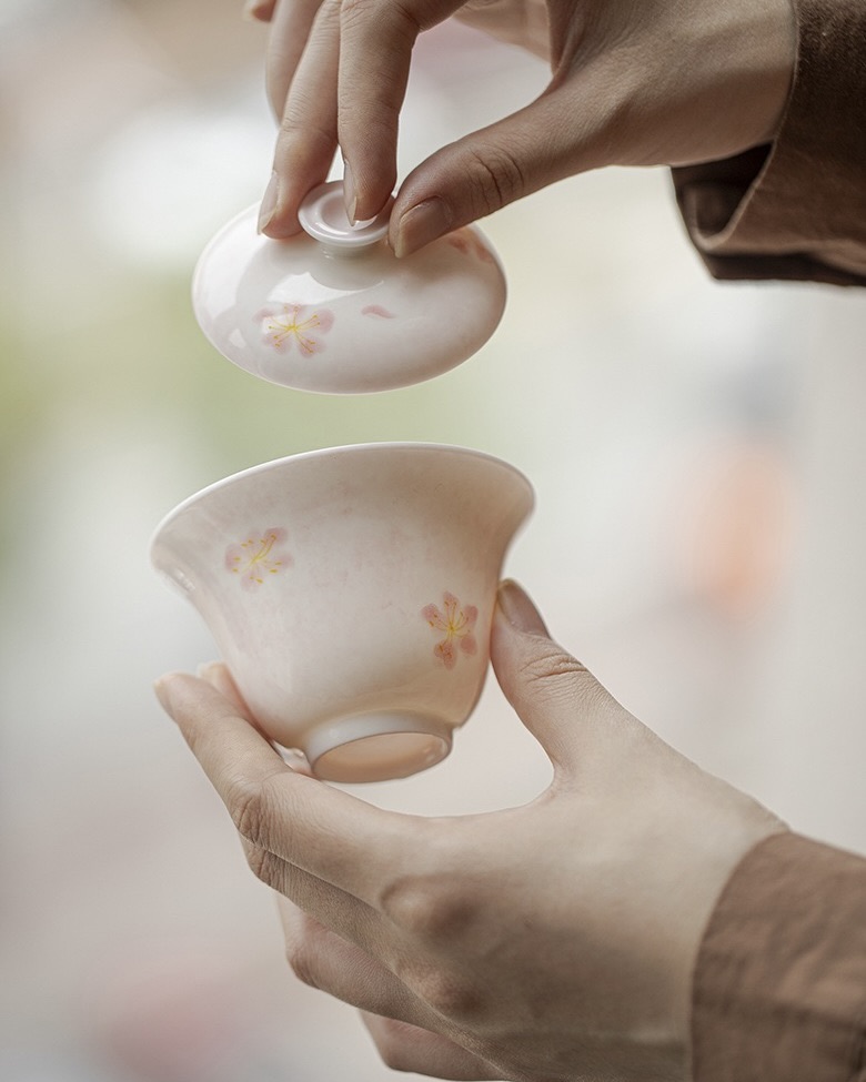 Japanese Style Jade Porcelain Sakura 100ml Gaiwan3 Japanese Style Jade Porcelain Sakura 100ml Gaiwan