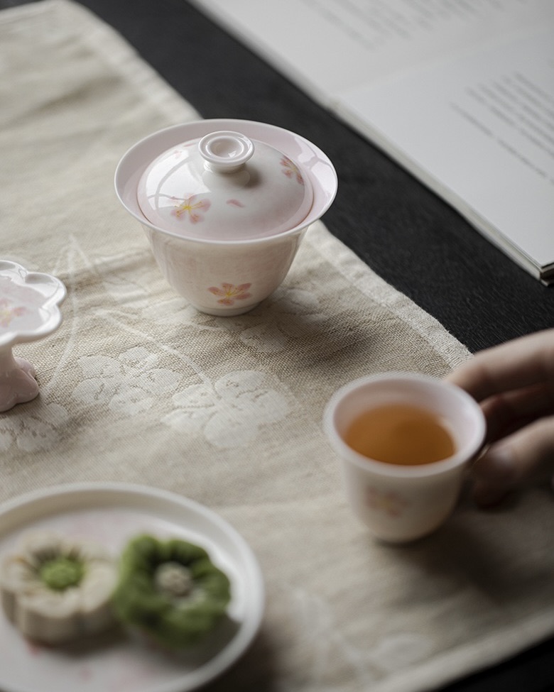 Japanese Style Jade Porcelain Sakura 100ml Gaiwan5 Japanese Style Jade Porcelain Sakura 100ml Gaiwan