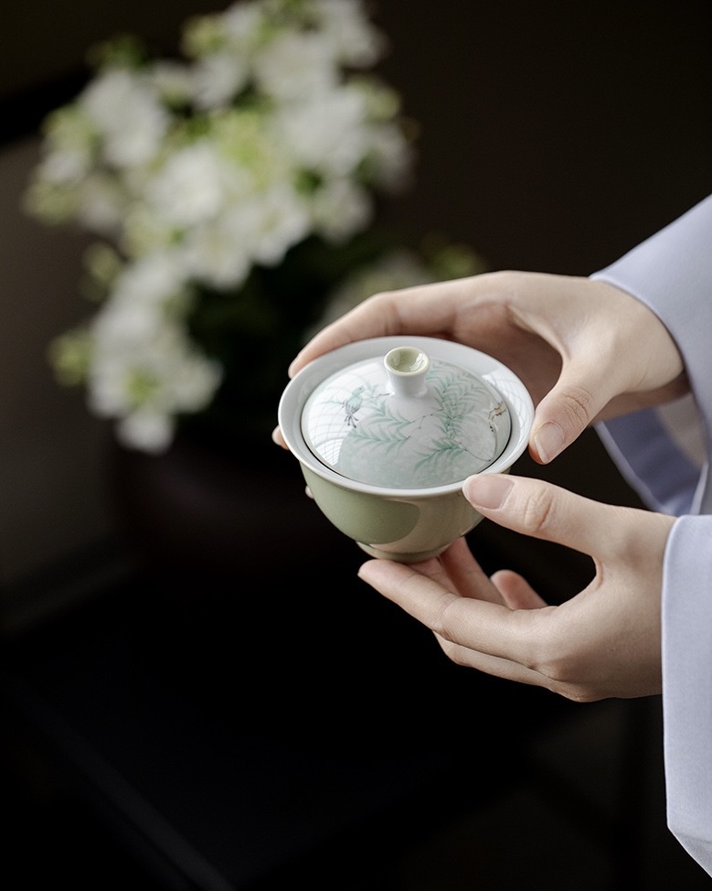Spring Green Ceramic Willow and Swallow 100ml Gaiwan1 Spring Green Ceramic Willow and Swallow 100ml Gaiwan
