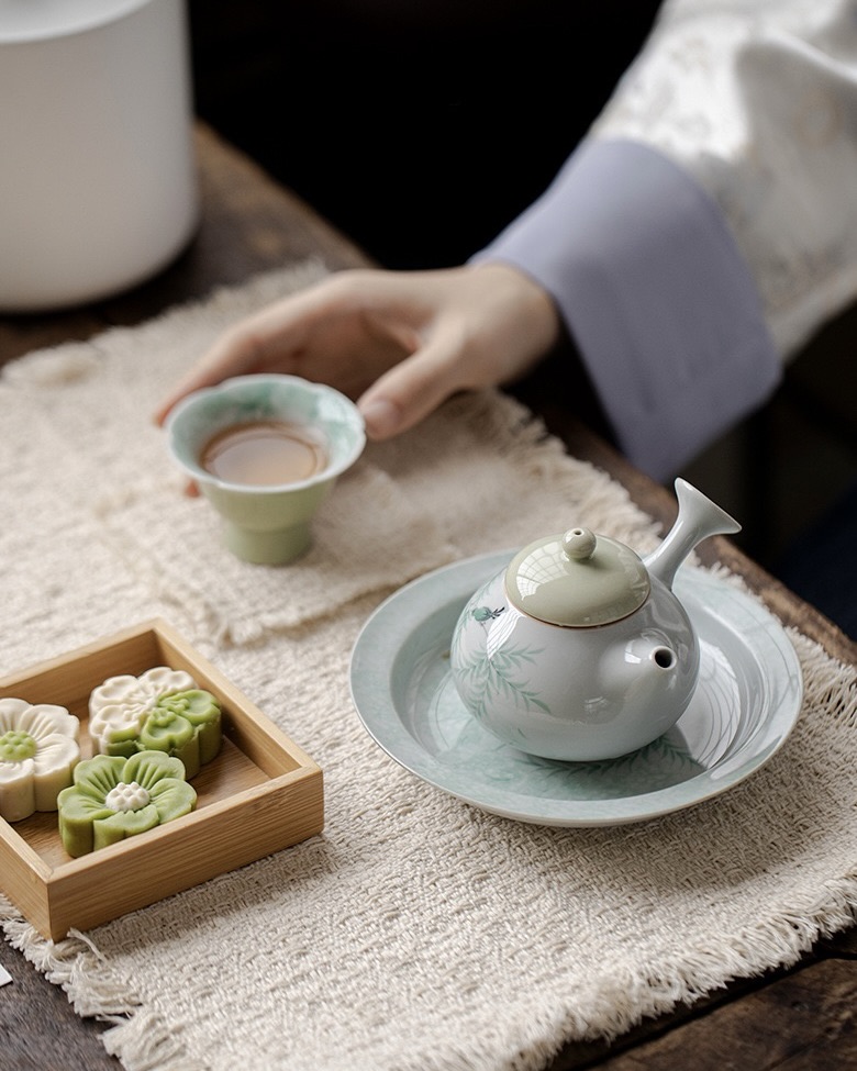 Spring Green Ceramic Willow and Swallow 100ml Gaiwan10 Spring Green Ceramic Willow and Swallow 100ml Gaiwan