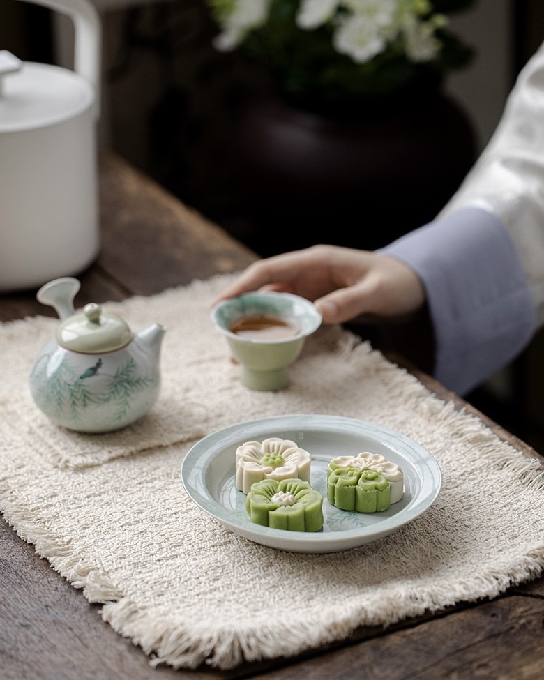 Spring Green Ceramic Willow and Swallow 100ml Gaiwan24 Spring Green Ceramic Willow and Swallow 100ml Gaiwan