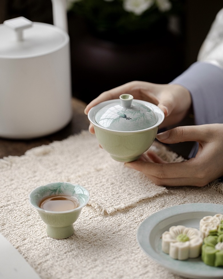 Spring Green Ceramic Willow and Swallow 100ml Gaiwan3 Spring Green Ceramic Willow and Swallow 100ml Gaiwan