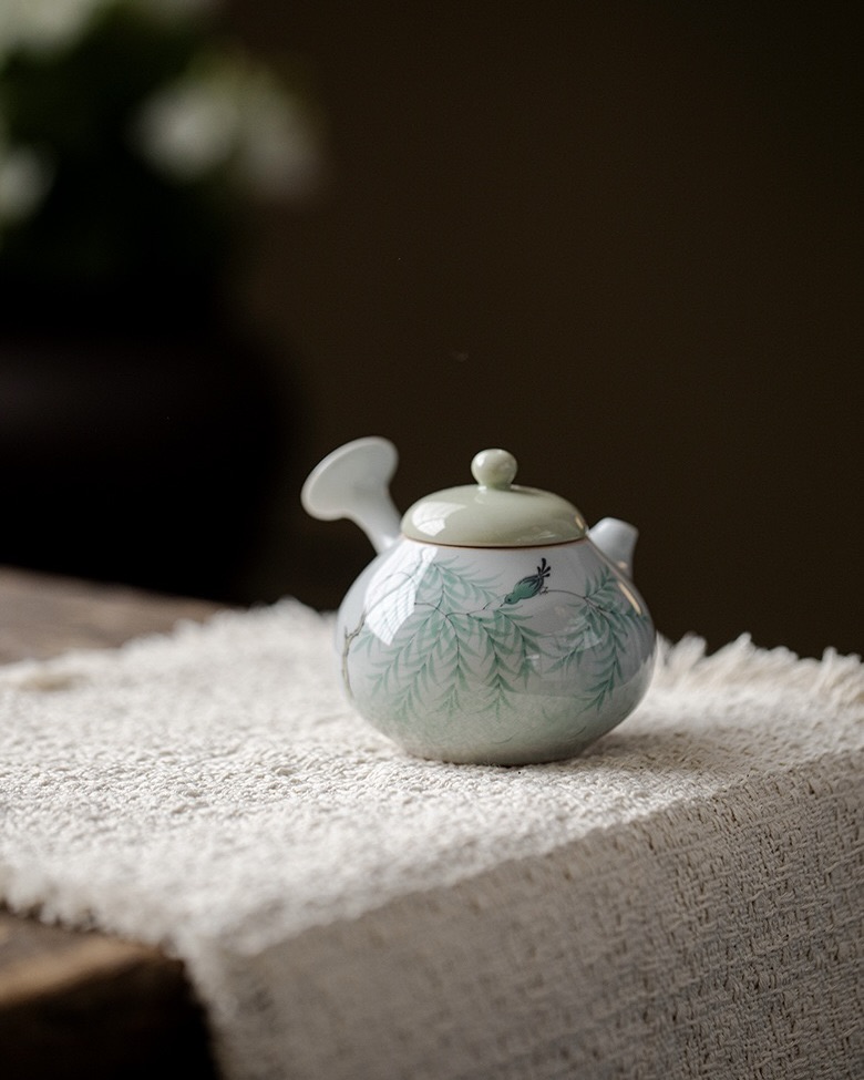 Spring Green Ceramic Willow and Swallow 100ml Gaiwan7 Spring Green Ceramic Willow and Swallow 100ml Gaiwan