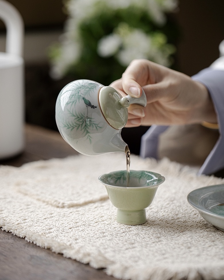 Spring Green Ceramic Willow and Swallow 100ml Gaiwan8 Spring Green Ceramic Willow and Swallow 100ml Gaiwan