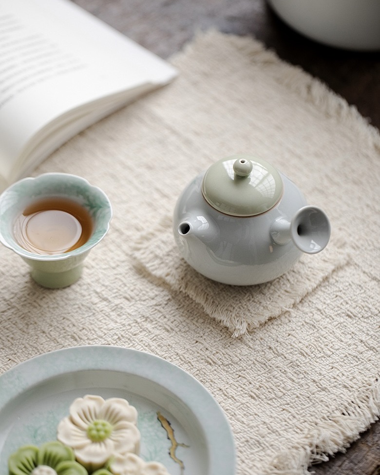 Spring Green Ceramic Willow and Swallow 100ml Gaiwan9 Spring Green Ceramic Willow and Swallow 100ml Gaiwan