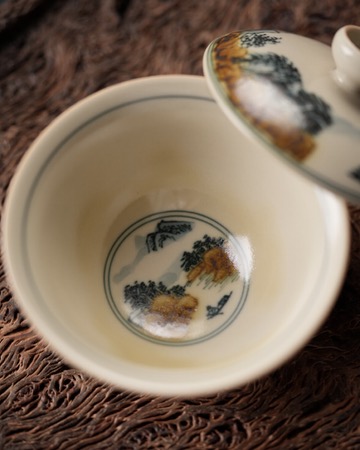 909B2536-F96E-4627-8582-C992F78DD96A_4_5005_c Hand-painted Underglaze Golden Qinghua Ceramic Landscape 150ml Gaiwan