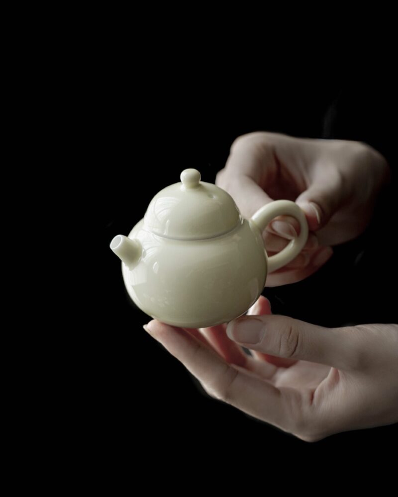 Elegant Ceramic Yellowish White 100ml Chinese Teapot1 Elegant Ceramic Yellowish White 100ml Chinese Teapot