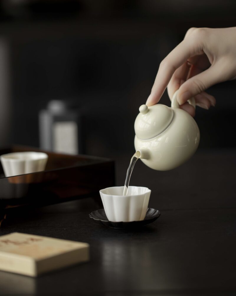 Elegant Ceramic Yellowish White 100ml Chinese Teapot5 Elegant Ceramic Yellowish White 100ml Chinese Teapot