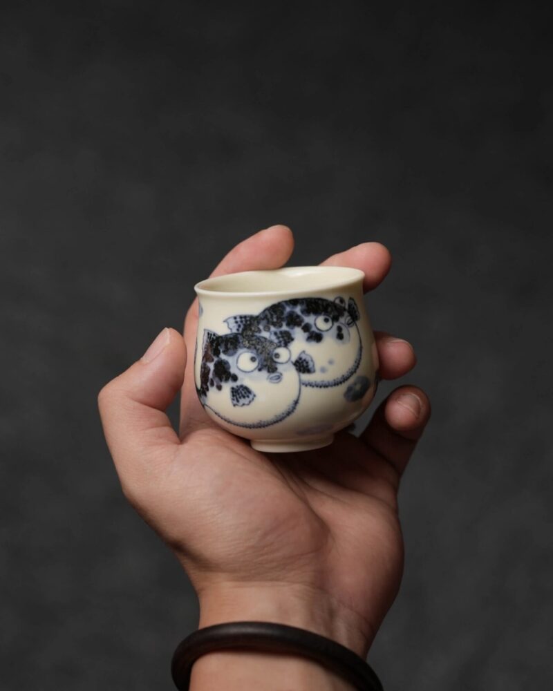 Hand-painted Qinghua Handmade Ceramic Pufferfish 90ml Host Tea Cup1 Hand-painted Qinghua Ceramic Pufferfish 90ml Host Cup
