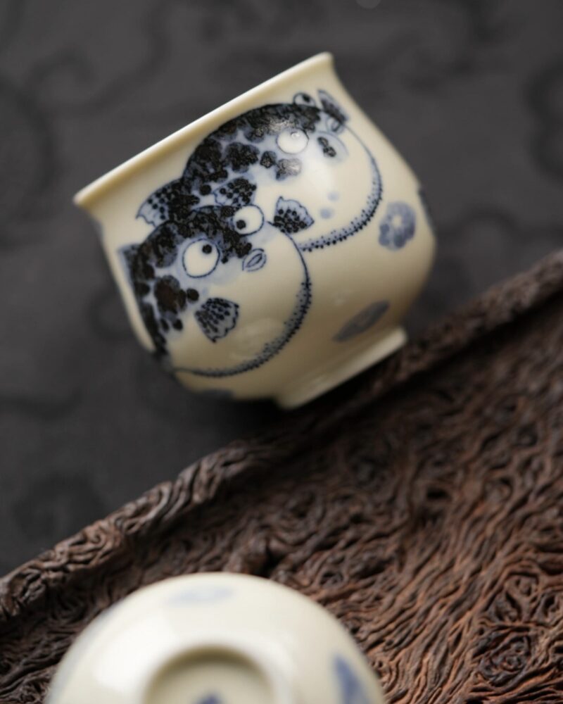 Hand-painted Qinghua Handmade Ceramic Pufferfish 90ml Host Tea Cup2 Hand-painted Qinghua Ceramic Pufferfish 90ml Host Cup